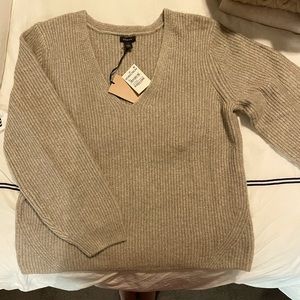 NWT Halogen Balloon sleeve V neck sweater. Sold out online